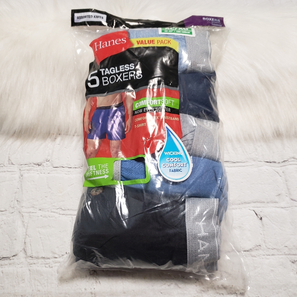 Hanes Men's tagless boxers.